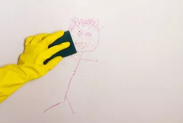 Tips på att tvätta och rengöra väggar innen du målar om hemma